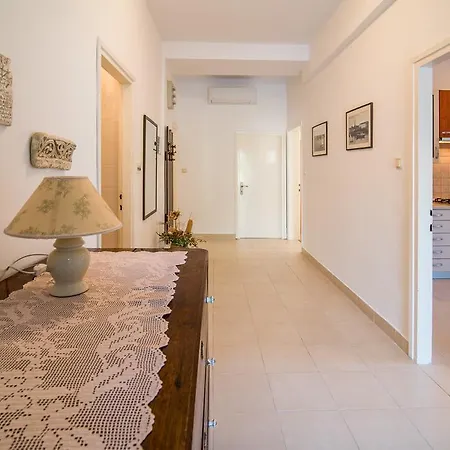 Ana 1 Apartment Malinska