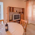 Apartman Ana 1 *