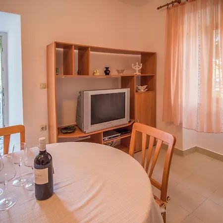 Apartment Ana 1 *
