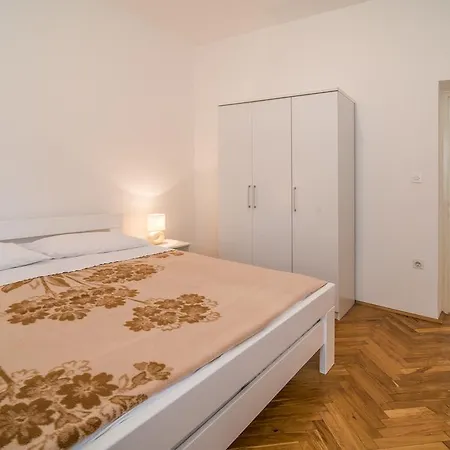 Ana 1 * מאלינסקה